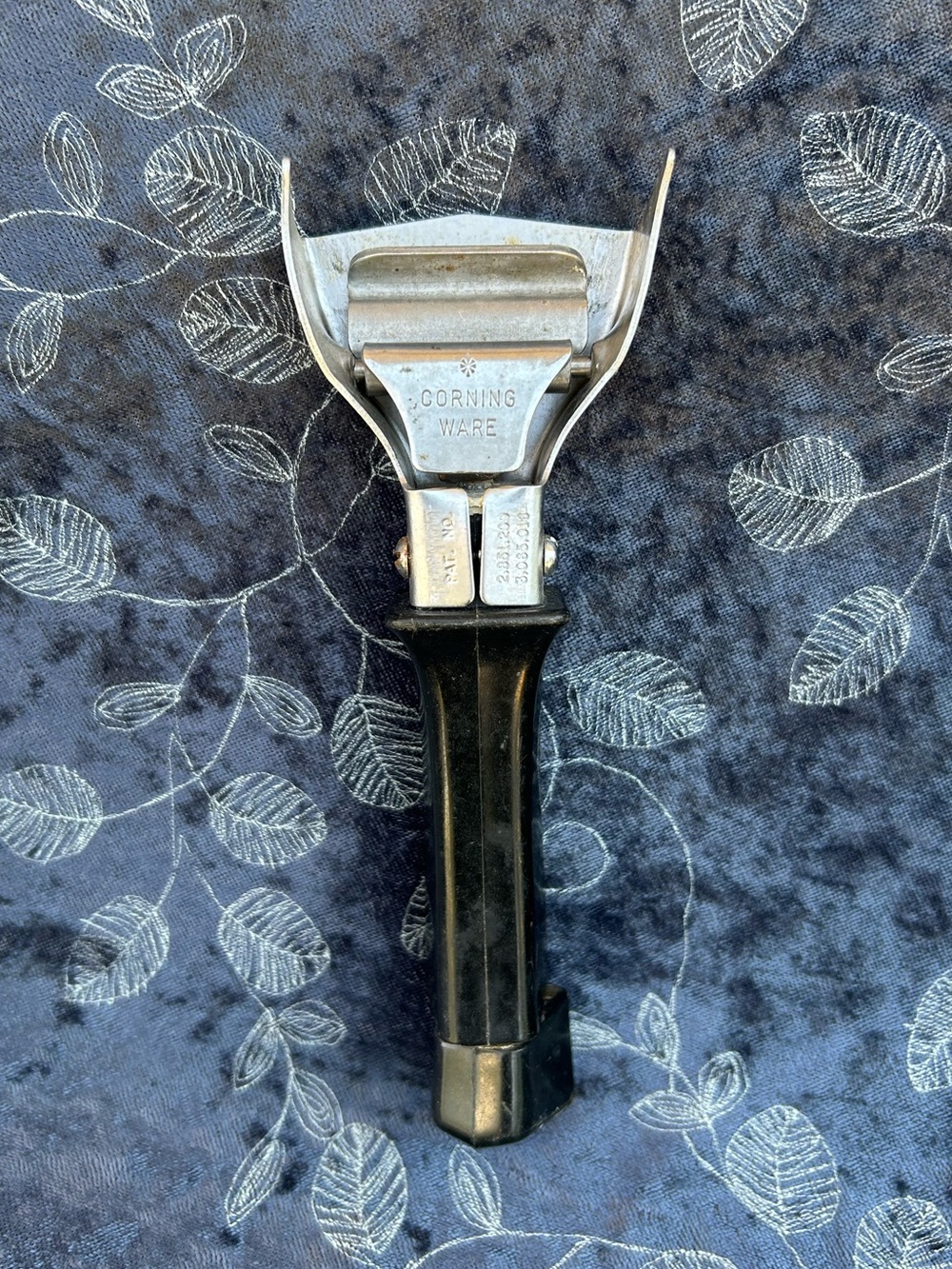 VTG corningware Detachable Handle Lock On Pot Pan Casserole Grabber Chrome